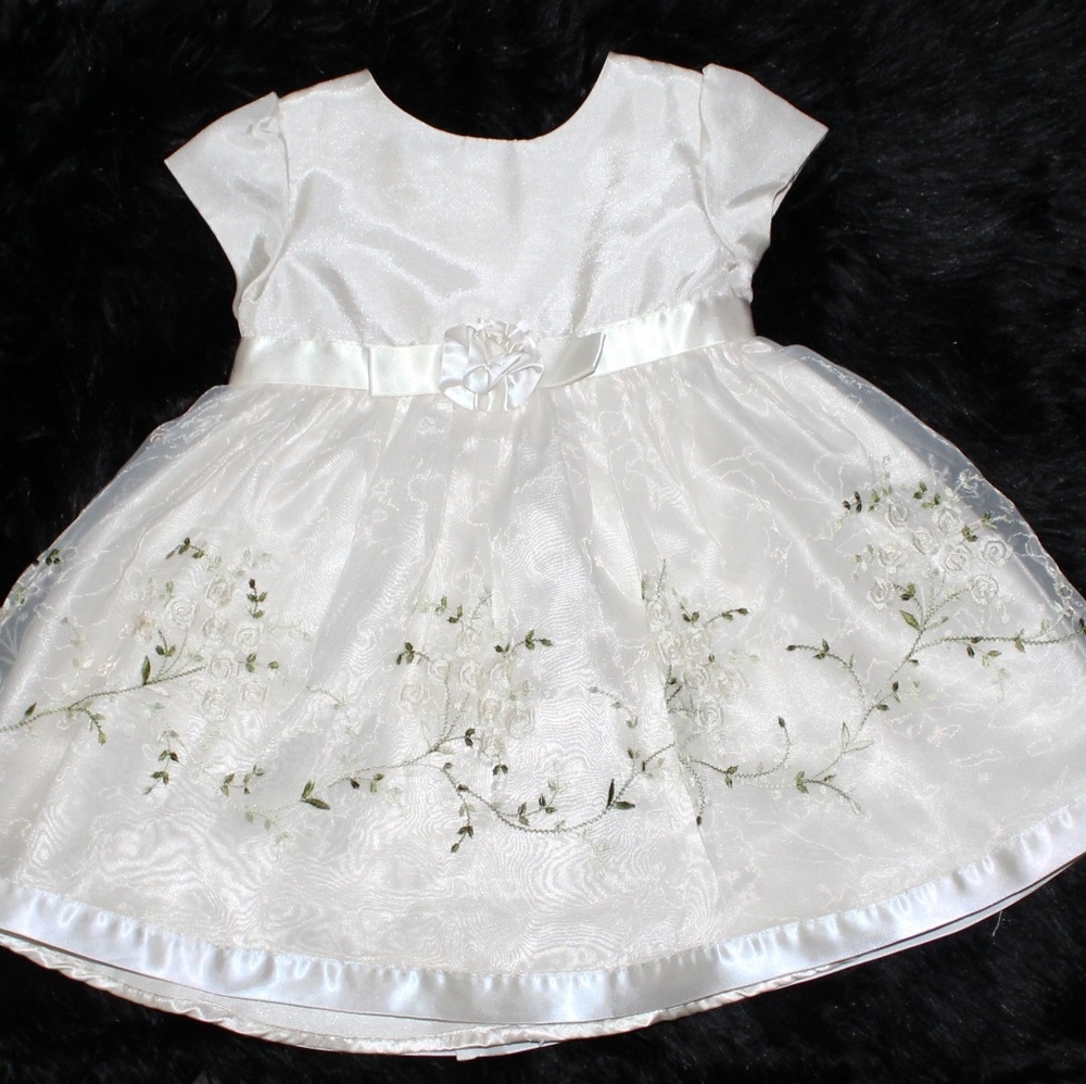 NEW BEAUTIFUL FORMAL/FLOWERGIRL DRESS